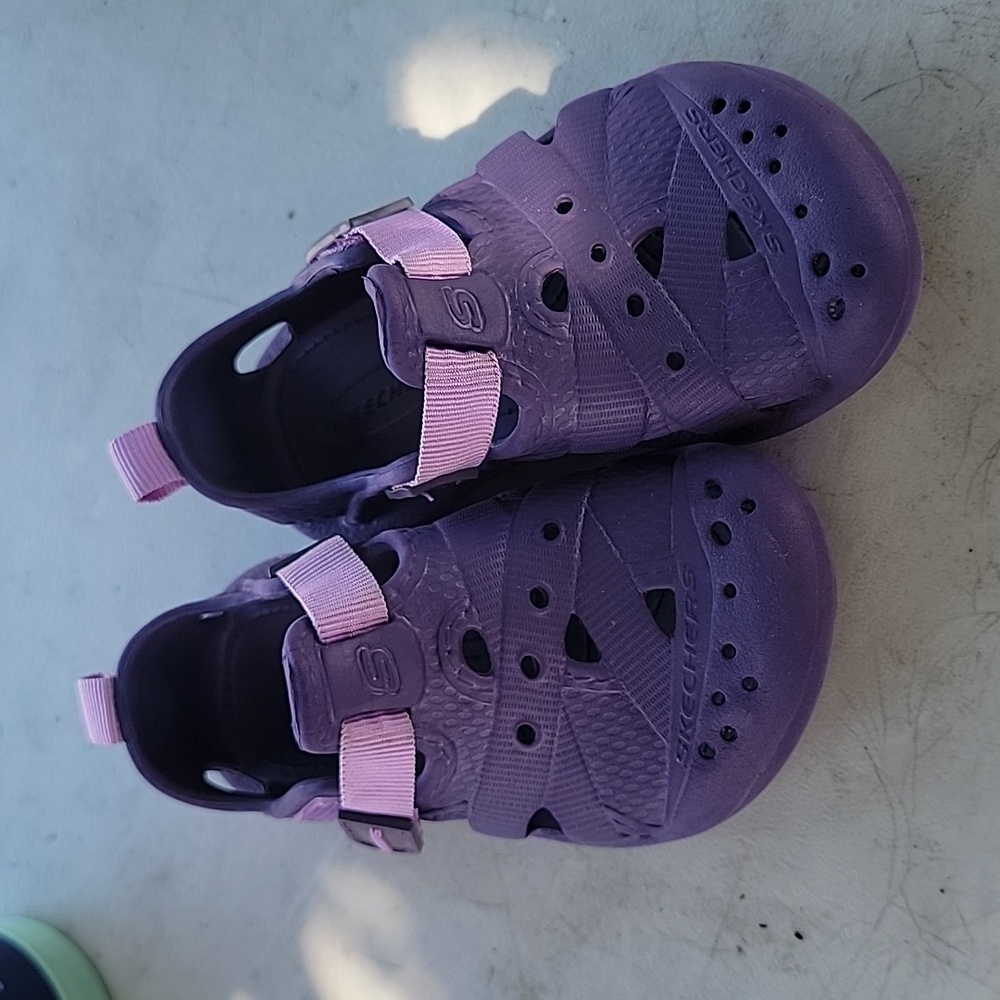 Skechers toddler size 7